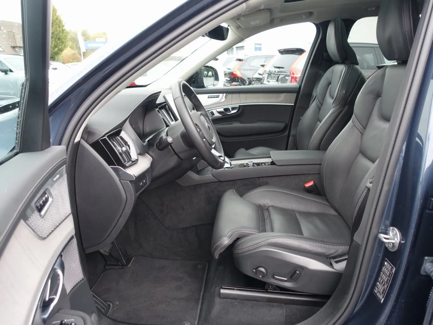 XC90 Plus Dark T8 AWD PHEV B&W AirSusp 360