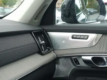 XC90 Plus Dark T8 AWD PHEV B&W AirSusp 360