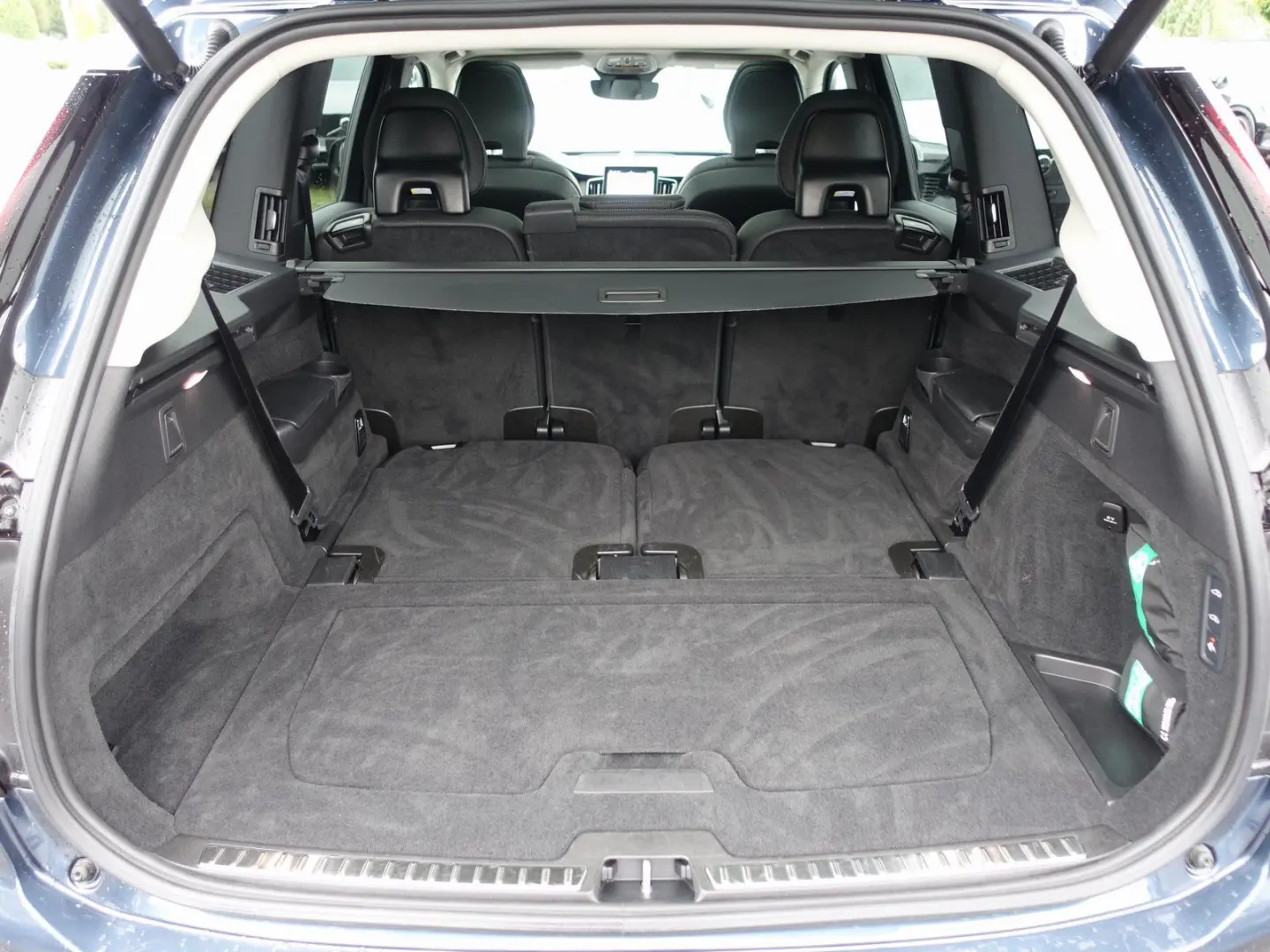 XC90 Plus Dark T8 AWD PHEV B&W AirSusp 360