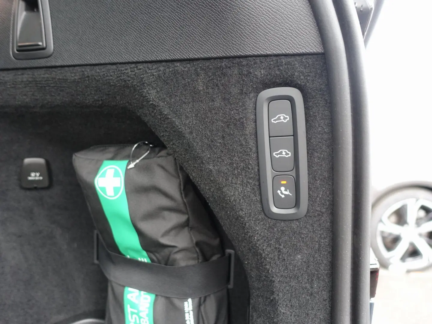 XC90 Plus Dark T8 AWD PHEV B&W AirSusp 360