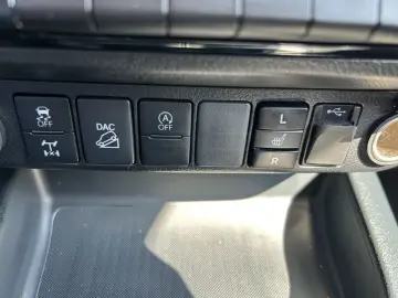 HiLux 4x4 Double Cab Comfort   AHK