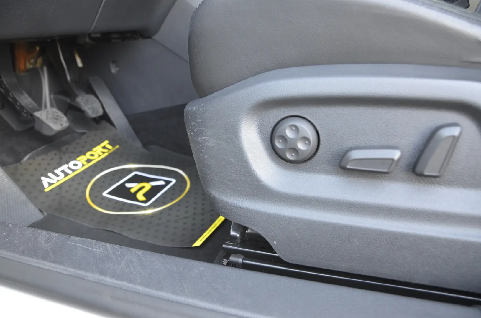 VOLKSWAGEN Tiguan 2.0 TDI 4Motion BlueMotion Carat