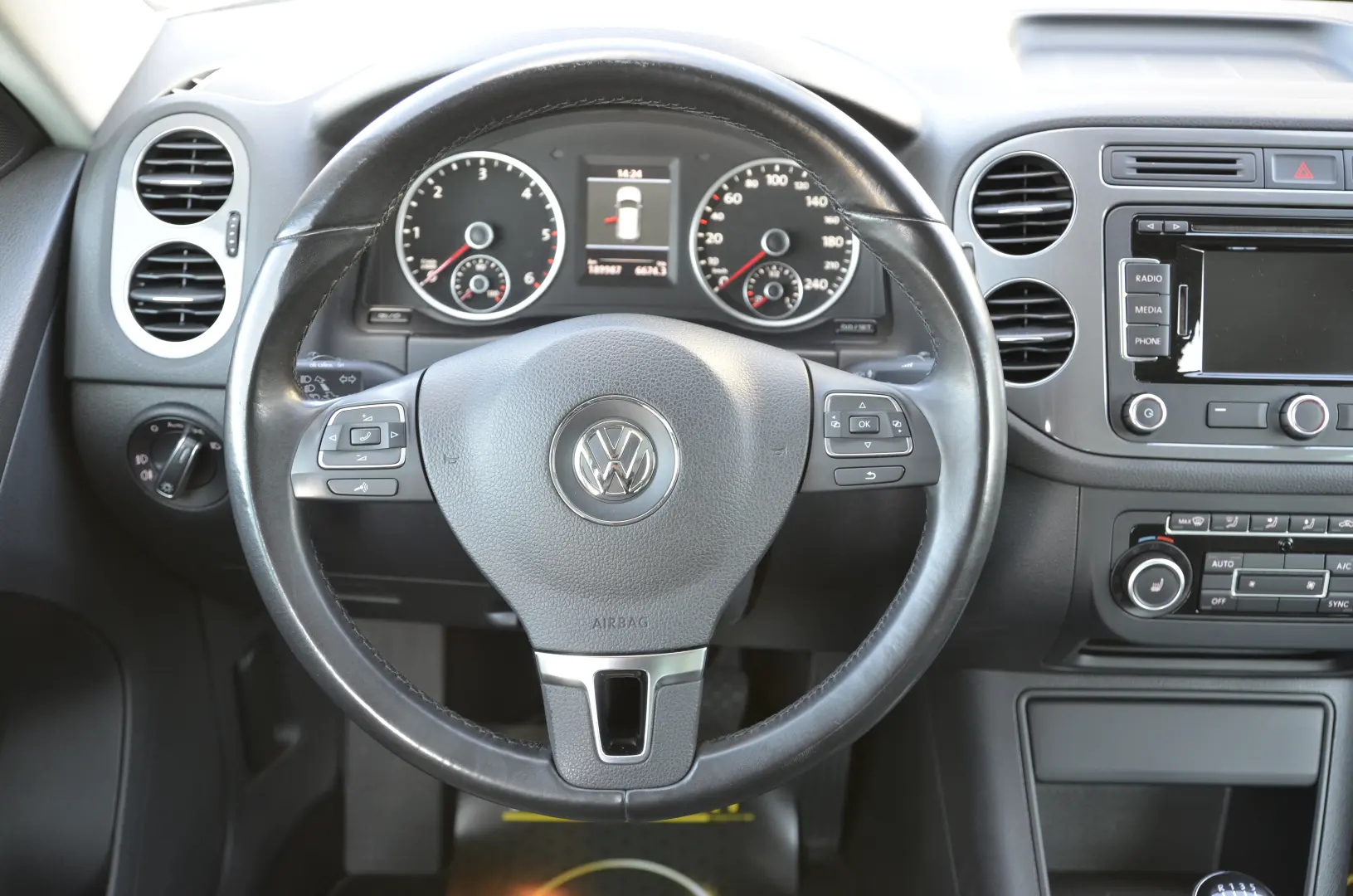 VOLKSWAGEN Tiguan 2.0 TDI 4Motion BlueMotion Carat