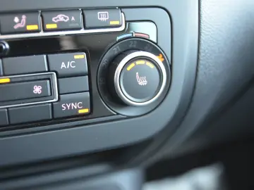 VOLKSWAGEN Tiguan 2.0 TDI 4Motion BlueMotion Carat