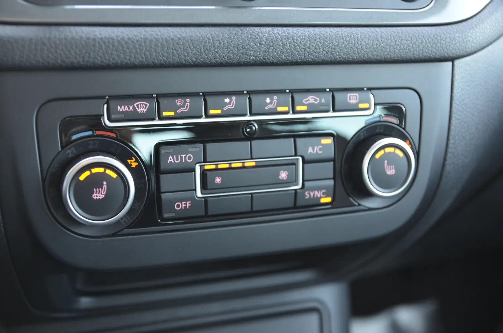 VOLKSWAGEN Tiguan 2.0 TDI 4Motion BlueMotion Carat