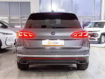 Volkswagen Touareg Elegance 4Motion 3.0 TSI Hybrid