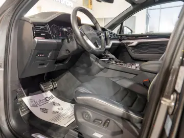 Volkswagen Touareg Elegance 4Motion 3.0 TSI Hybrid