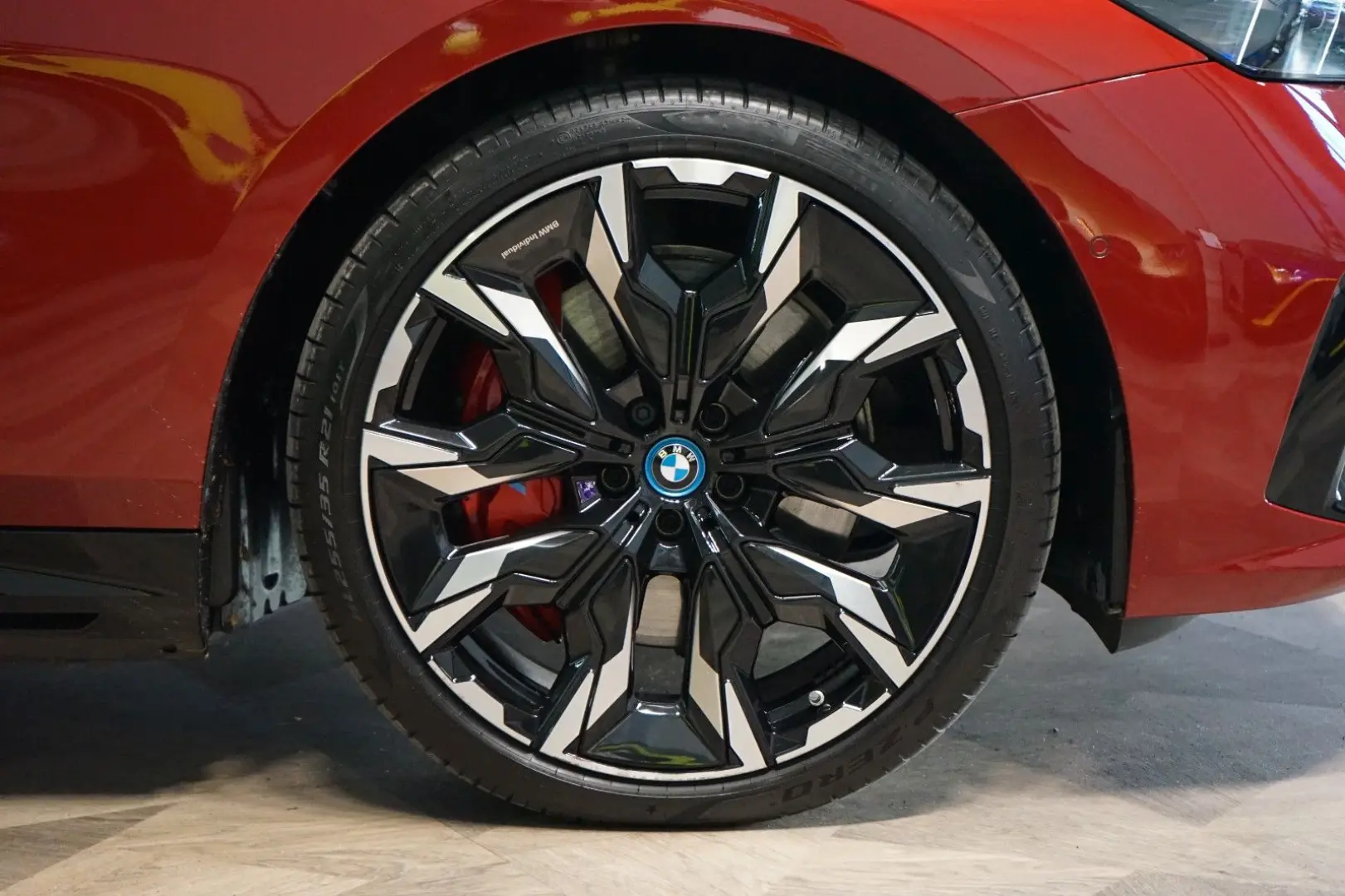 550e xDRIVE BOWERS HUD 360