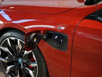 550e xDRIVE BOWERS HUD 360