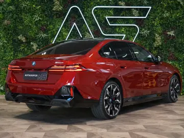 550e xDRIVE BOWERS HUD 360