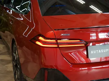 550e xDRIVE BOWERS HUD 360