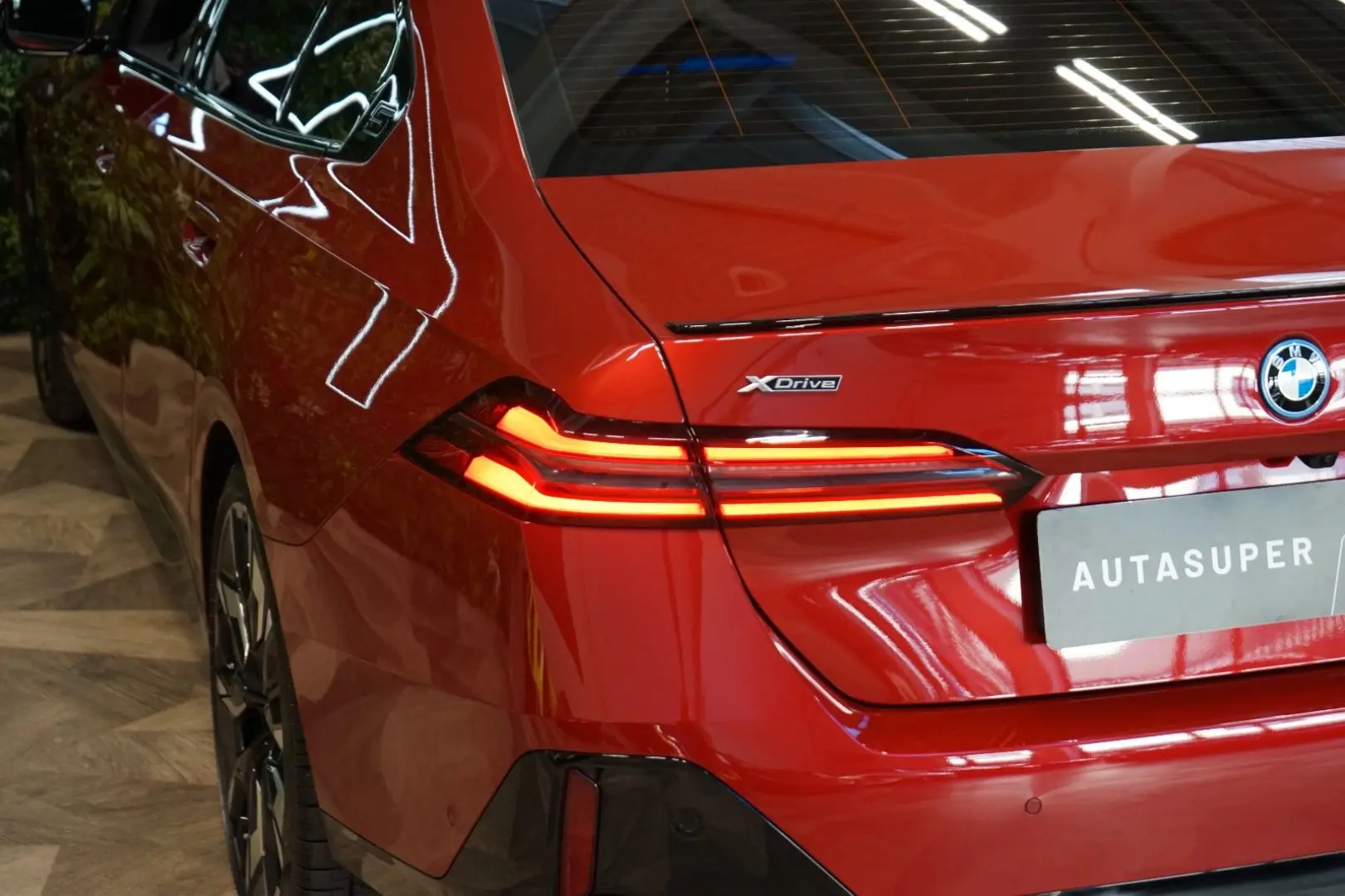 550e xDRIVE BOWERS HUD 360