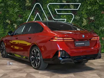 550e xDRIVE BOWERS HUD 360