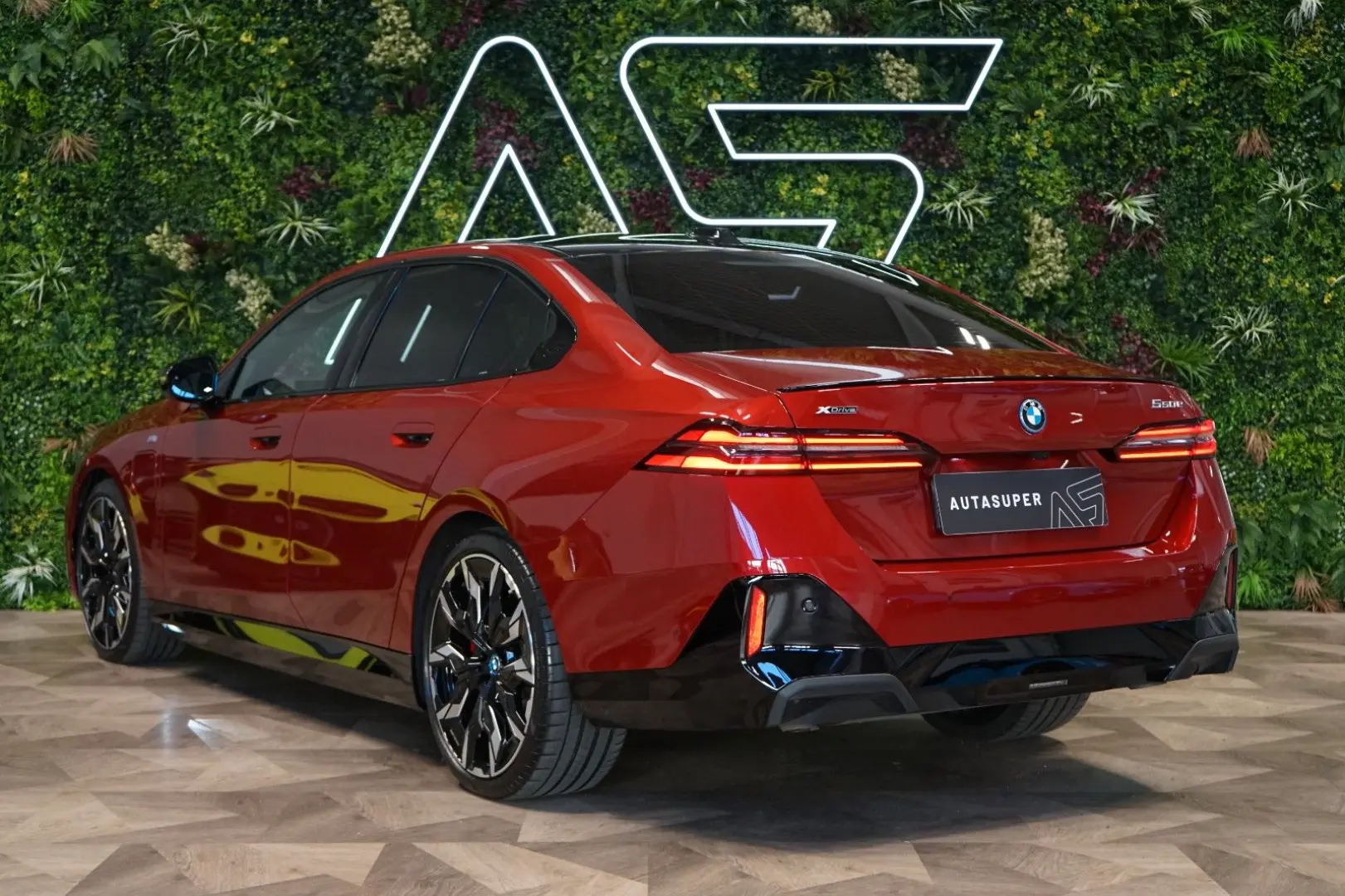 550e xDRIVE BOWERS HUD 360