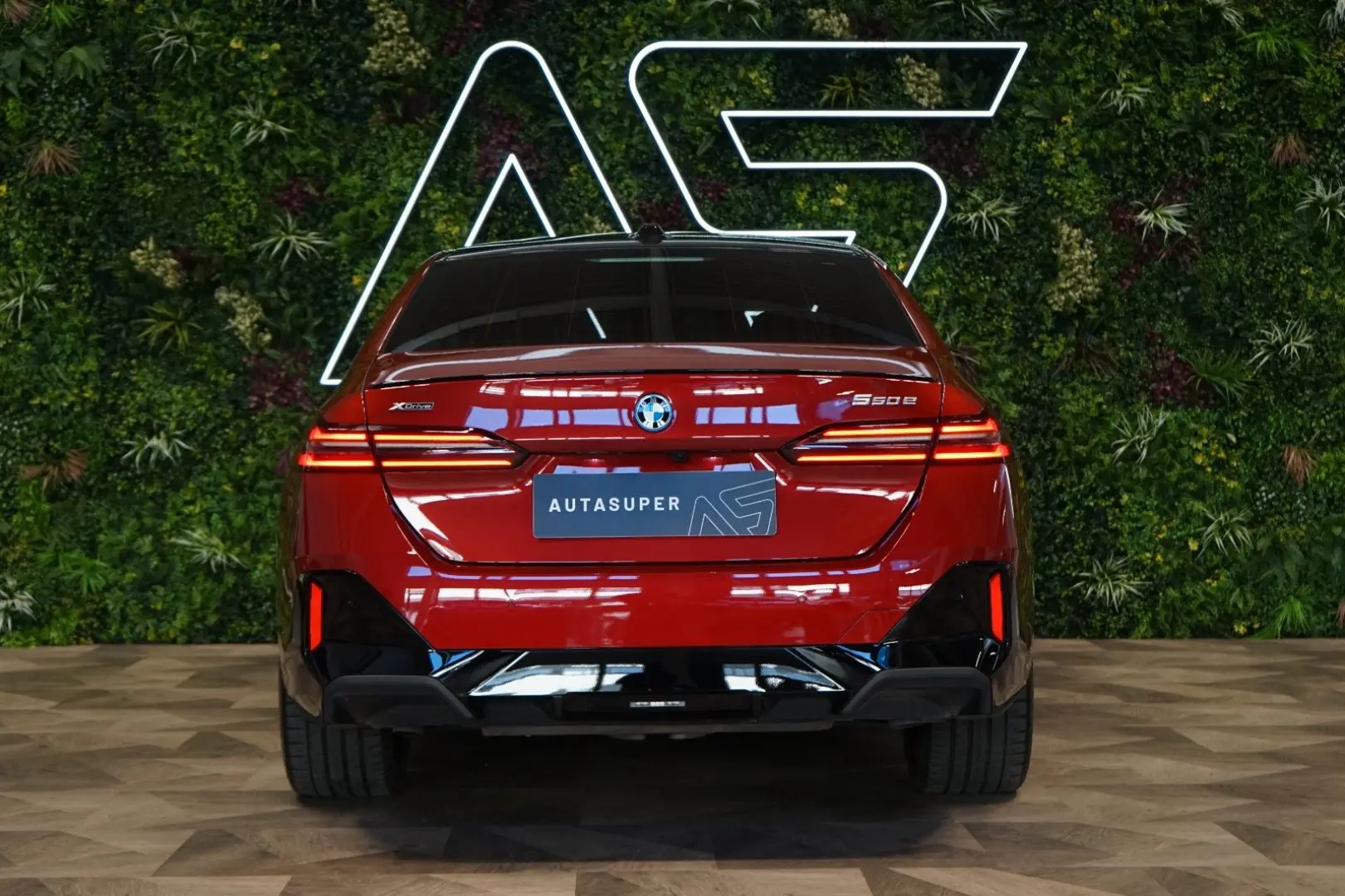 550e xDRIVE BOWERS HUD 360