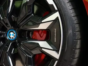 550e xDRIVE BOWERS HUD 360