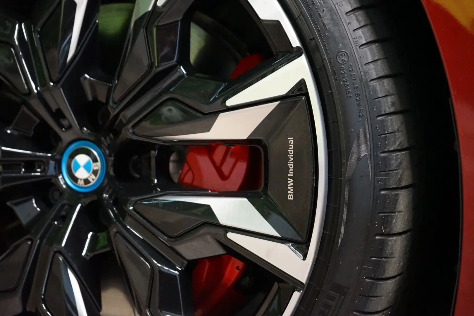 550e xDRIVE BOWERS HUD 360