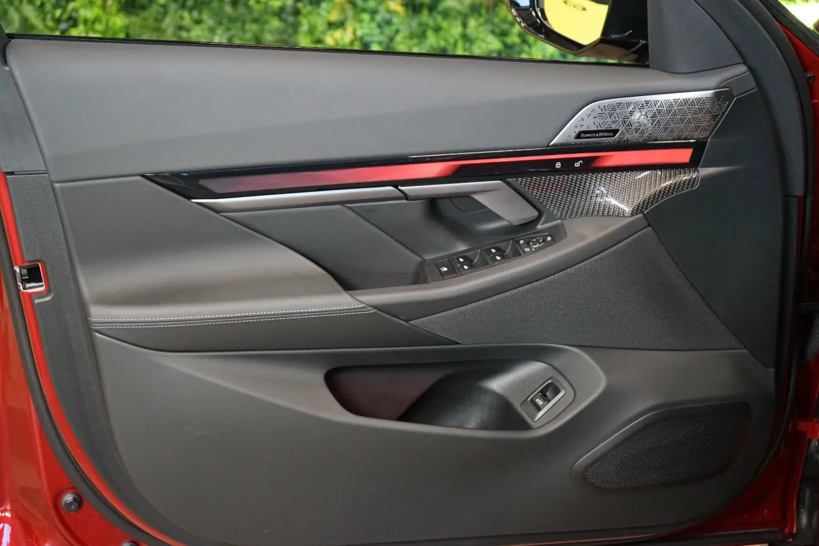 550e xDRIVE BOWERS HUD 360