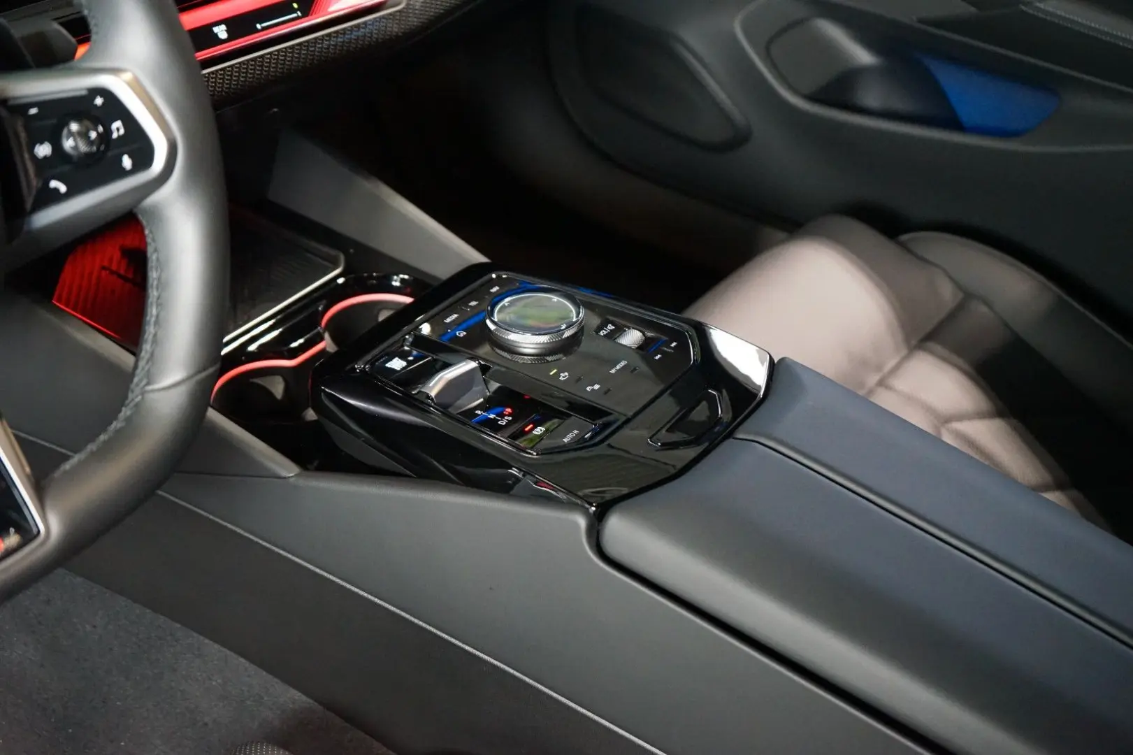 550e xDRIVE BOWERS HUD 360