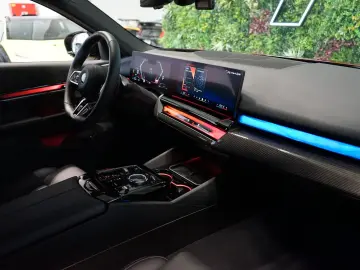 550e xDRIVE BOWERS HUD 360