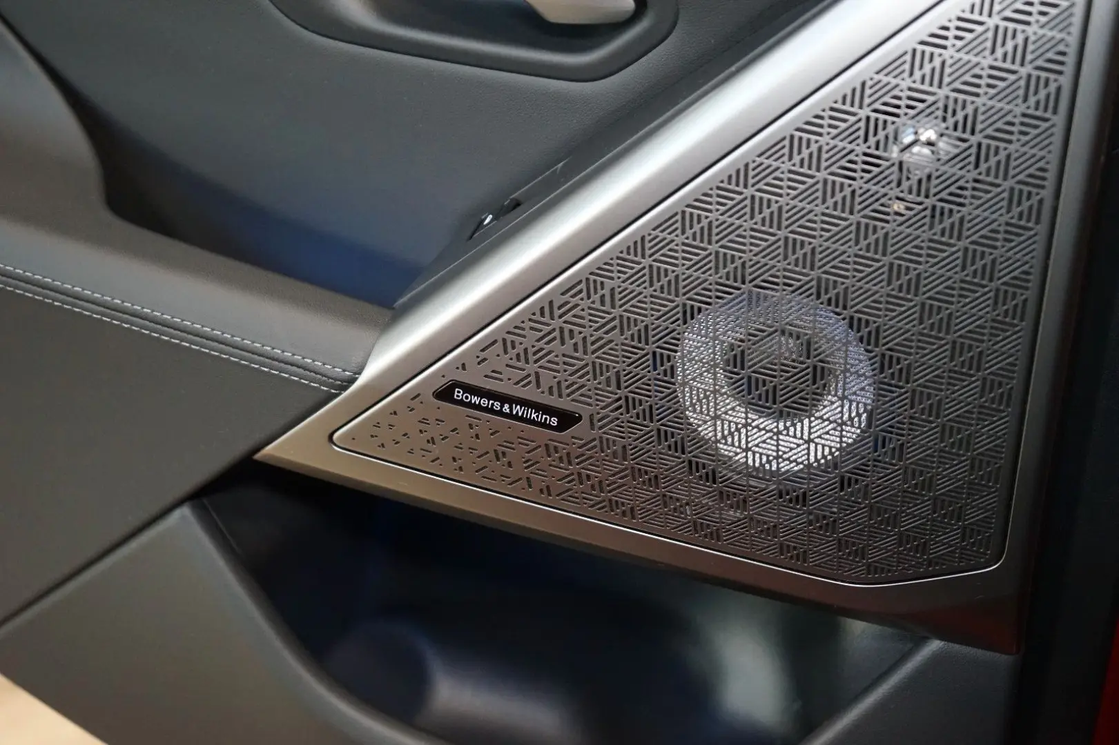 550e xDRIVE BOWERS HUD 360