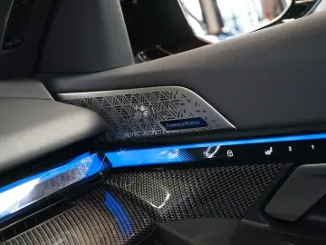 550e xDRIVE BOWERS HUD 360