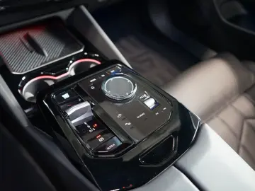 550e xDRIVE BOWERS HUD 360