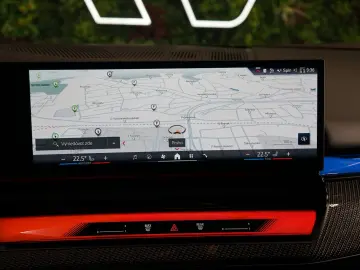 550e xDRIVE BOWERS HUD 360