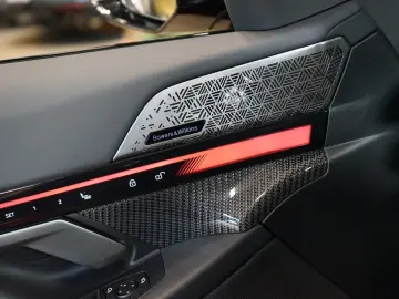 550e xDRIVE BOWERS HUD 360