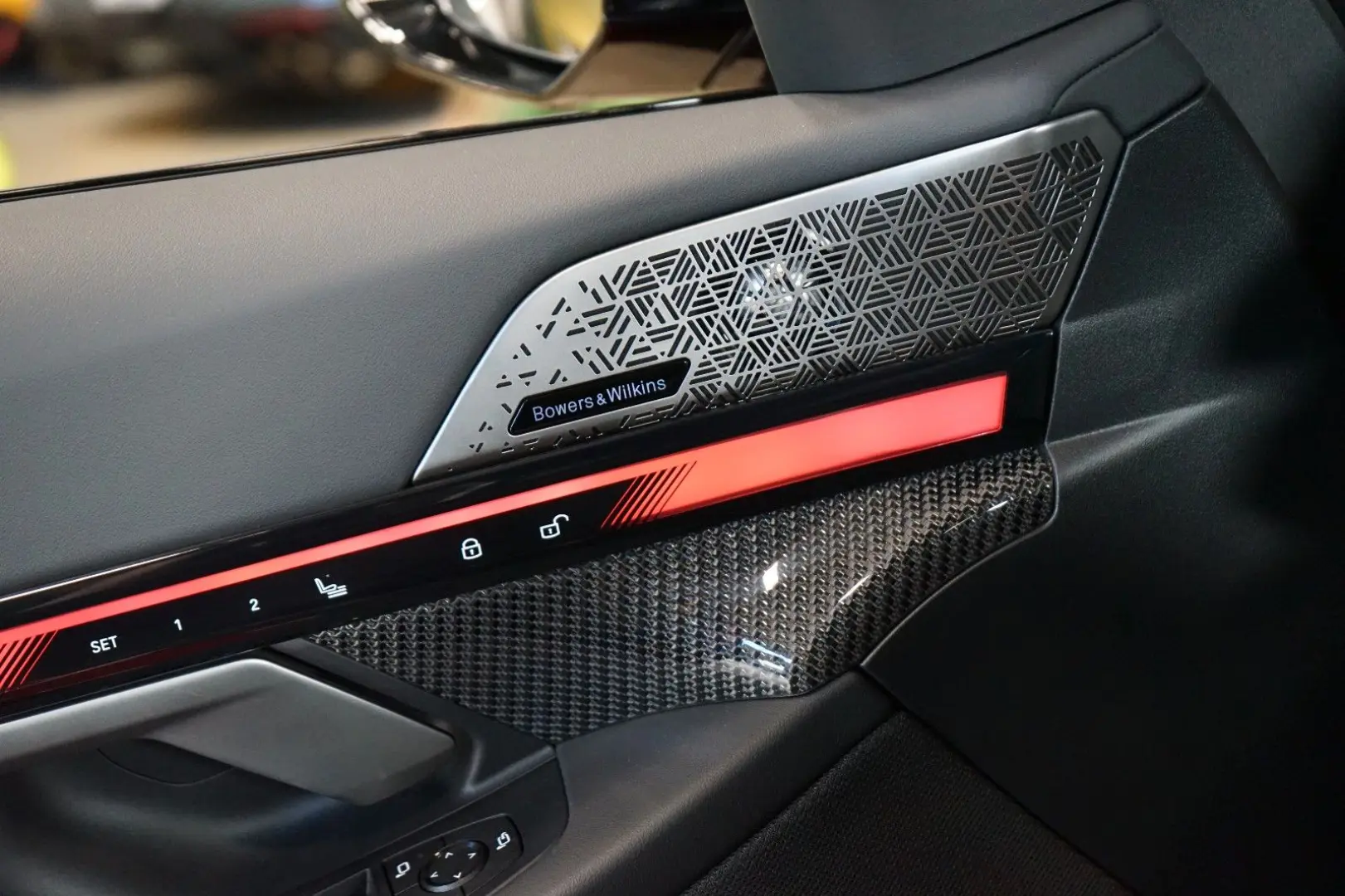 550e xDRIVE BOWERS HUD 360