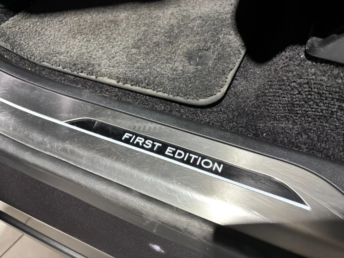 D350 First Edition Autobiography Fond-TV VOLL