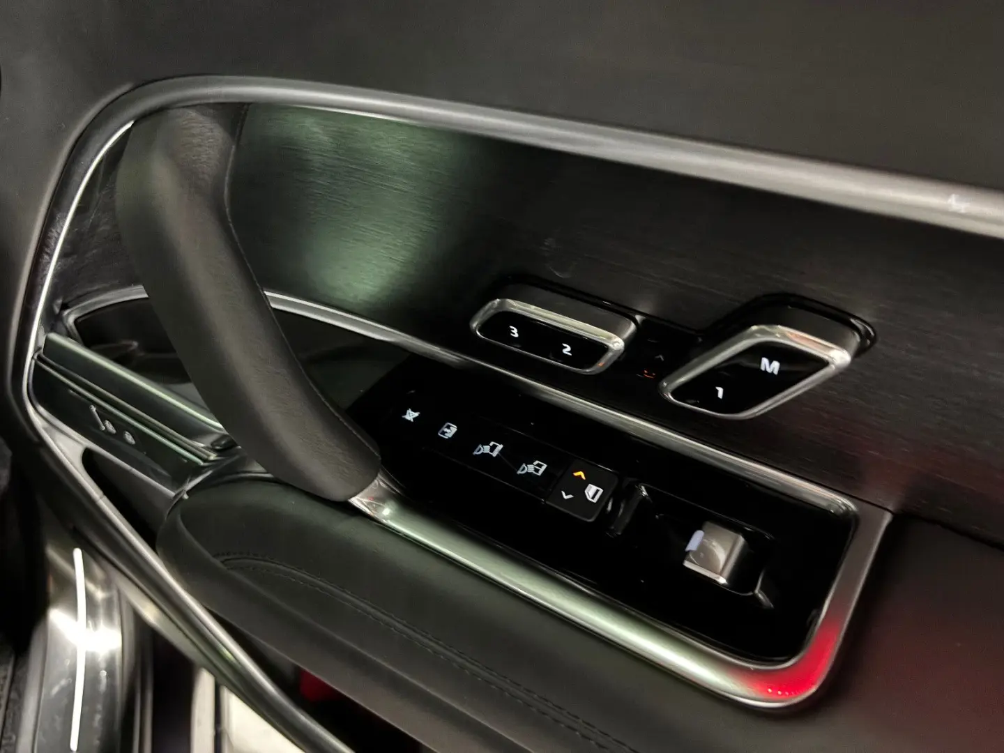 D350 First Edition Autobiography Fond-TV VOLL