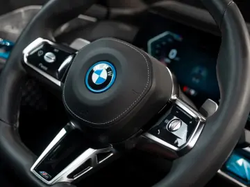 BMW 750 e xDrive M SPORTS PRO SKYLOUNGE