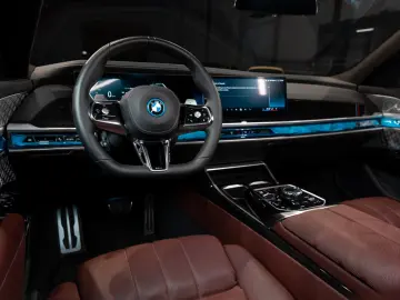 BMW 750 e xDrive M SPORTS PRO SKYLOUNGE