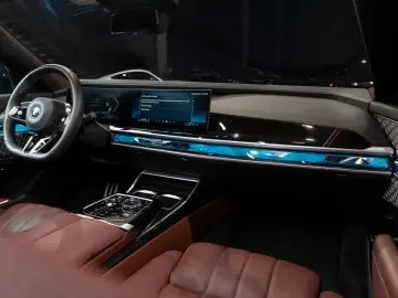 BMW 750 e xDrive M SPORTS PRO SKYLOUNGE