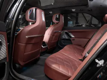 BMW 750 e xDrive M SPORTS PRO SKYLOUNGE