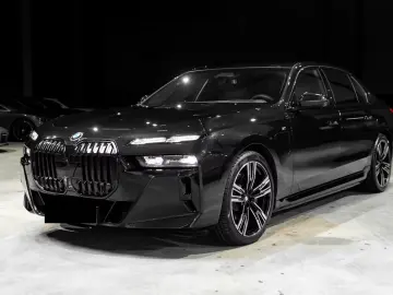 BMW 750 e xDrive M SPORTS PRO SKYLOUNGE