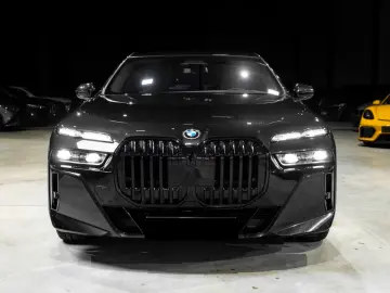 BMW 750 e xDrive M SPORTS PRO SKYLOUNGE