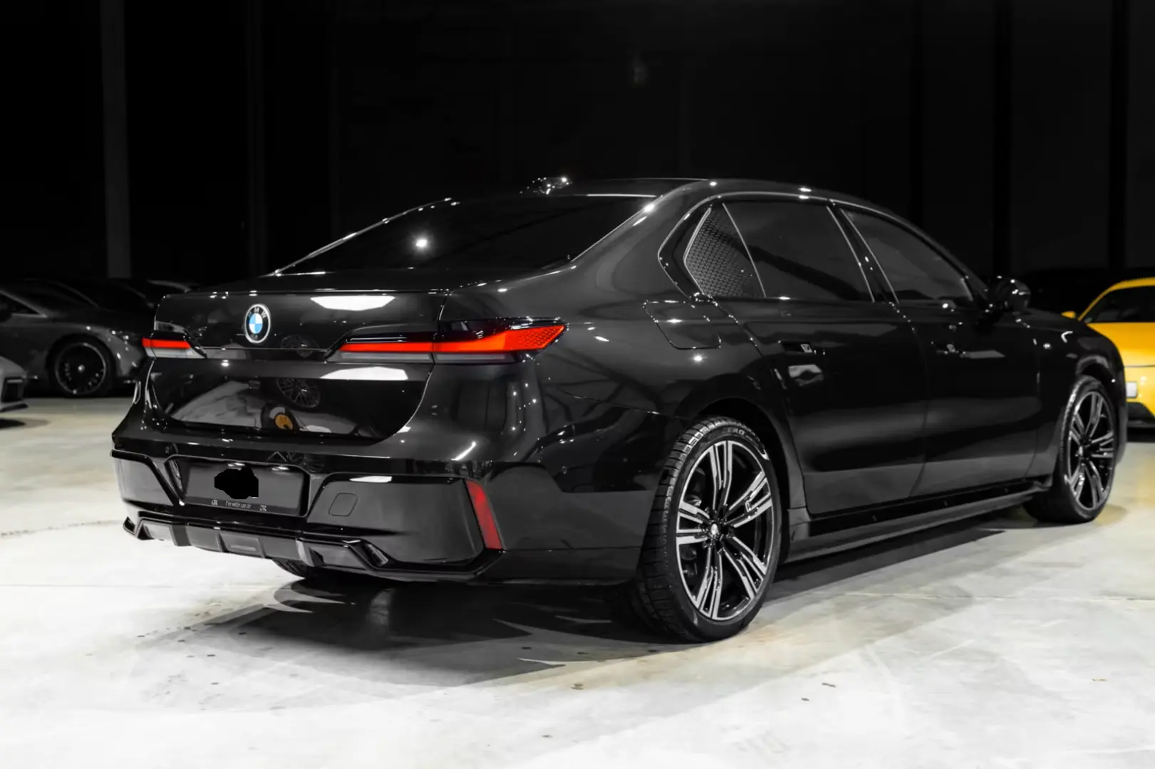 BMW 750 e xDrive M SPORTS PRO SKYLOUNGE