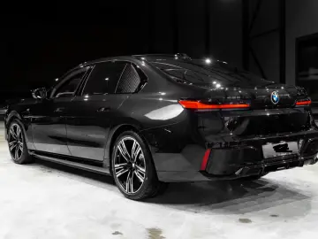 BMW 750 e xDrive M SPORTS PRO SKYLOUNGE