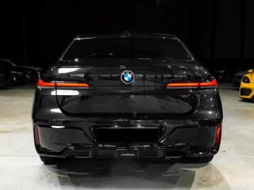 BMW 750 e xDrive M SPORTS PRO SKYLOUNGE