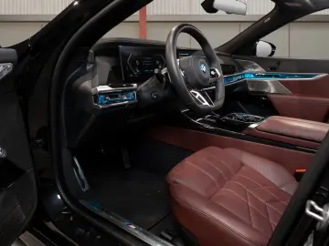 750e xDrive M Sport Pro SKY SOFT MASS VENT B&W