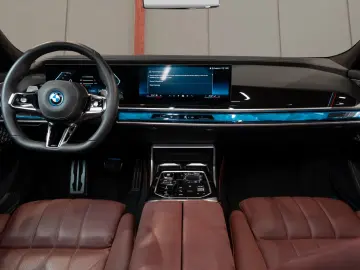 750e xDrive M Sport Pro SKY SOFT MASS VENT B&W