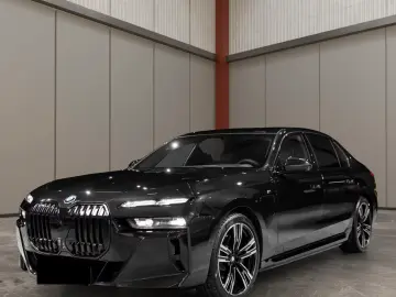 750e xDrive M Sport Pro SKY SOFT MASS VENT B&W