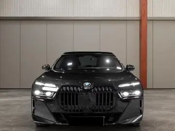 750e xDrive M Sport Pro SKY SOFT MASS VENT B&W