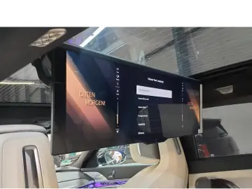 750e xDrive TV AUTOMATIC DOORS LOUNGE SEATING