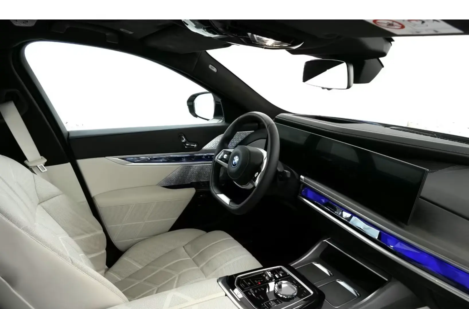 750e xDrive TV AUTOMATIC DOORS LOUNGE SEATING