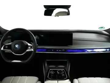 750e xDrive TV AUTOMATIC DOORS LOUNGE SEATING