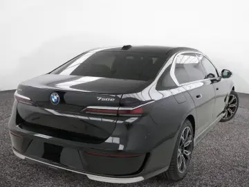 750e xDrive TV AUTOMATIC DOORS LOUNGE SEATING