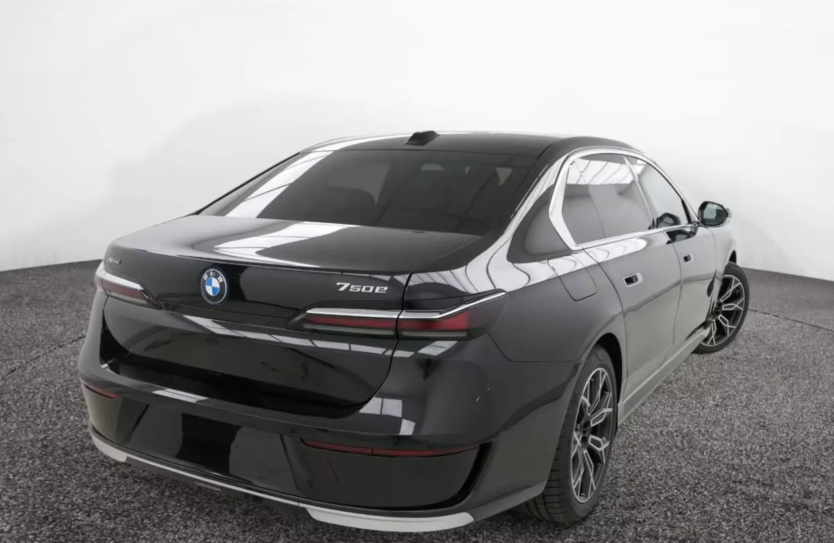 750e xDrive TV AUTOMATIC DOORS LOUNGE SEATING